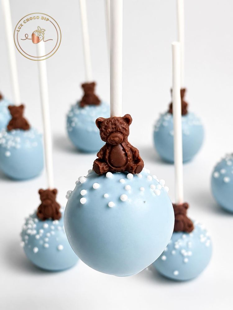 Baby blue cake pops with chocolate teddy bears